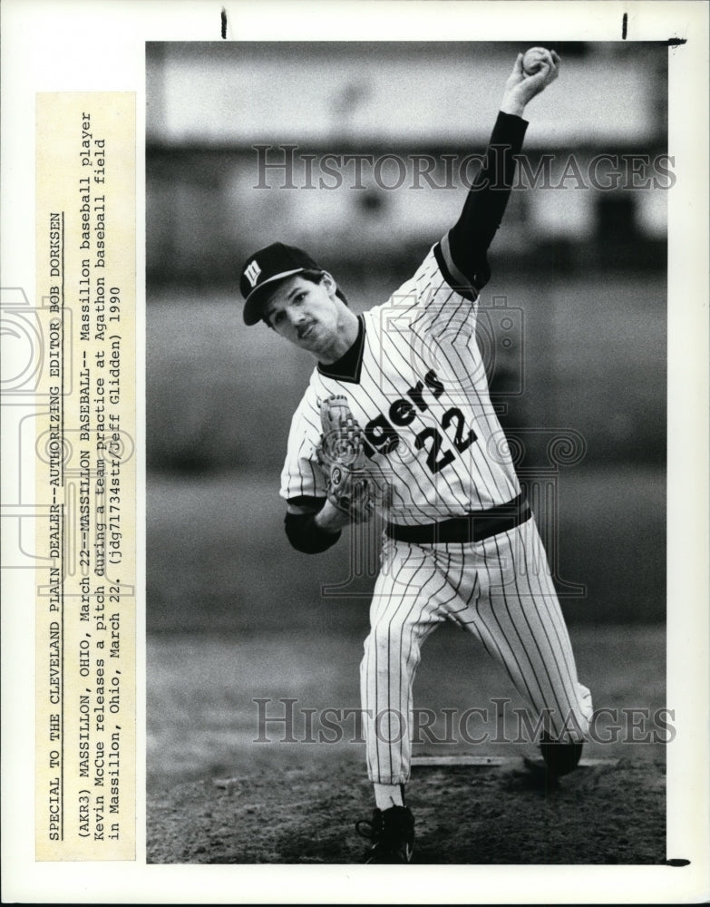 1990 Press Photo Massillon baseball player Kevin McCue serving pitch at practice - Historic Images