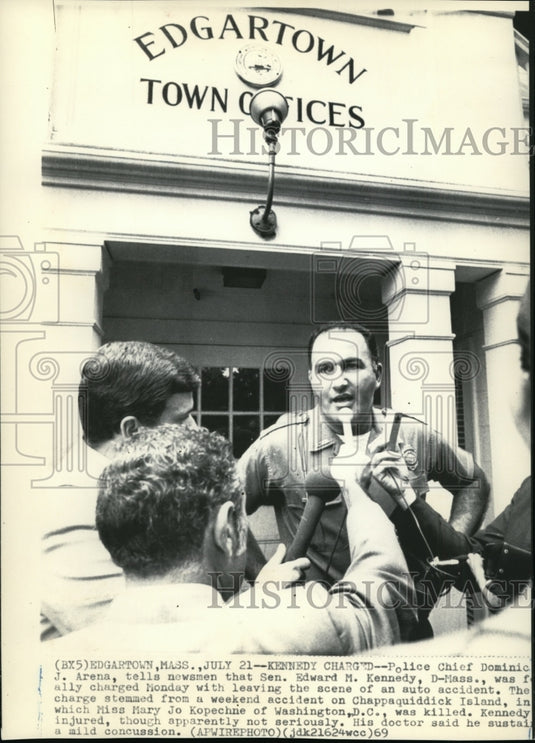 1969 Press Photo Police Chief Arena announce that Sen Kennedy is formally charge- Historic Images