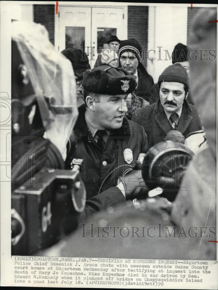 1970 Press Photo Edgartown Police Chief Domenick J Arena- Sen Edward Kennedy - Historic Images