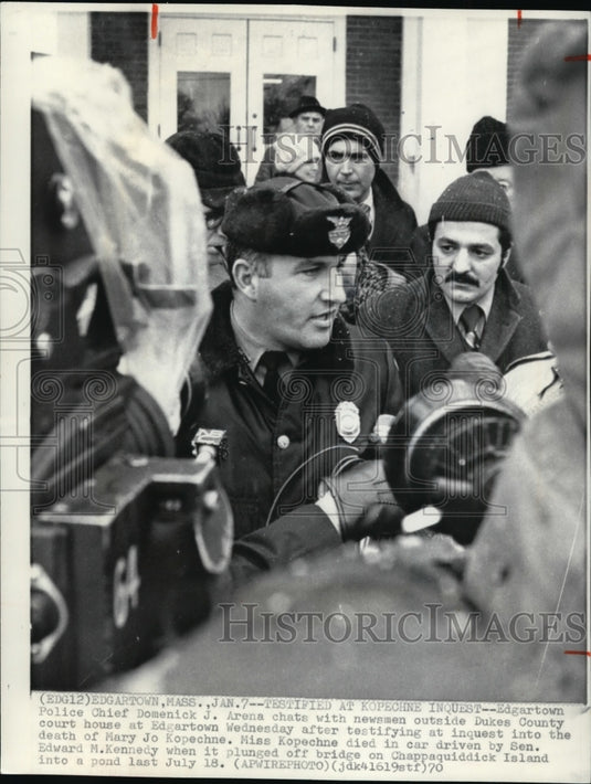 1970 Press Photo Edgartown Police Chief Domenick J Arena- Sen Edward Kennedy - Historic Images