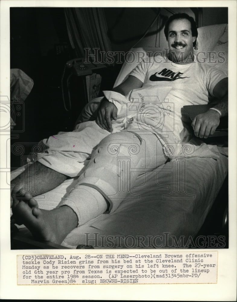 1984 Press Photo Cleveland Browns offensive tackle Cody Risien after s ...