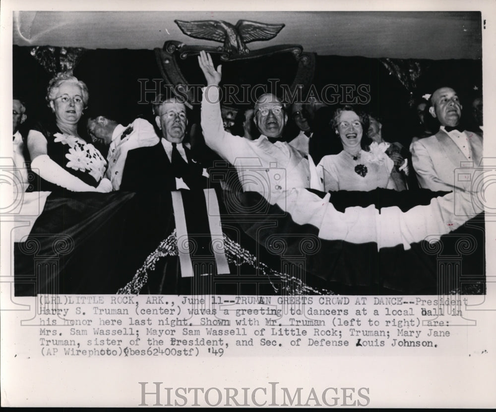 1949 Press Photo Pres. Harry Truman greets guest at local ball in Little Rock - Historic Images