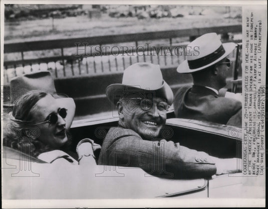 1945 Press Photo Pres. Truman & daughter Margaret going home in Independence - Historic Images