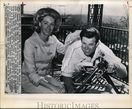 1964 Press Photo Sen. Edward Kennedy praises his wife Joan as his campaigner - Historic Images
