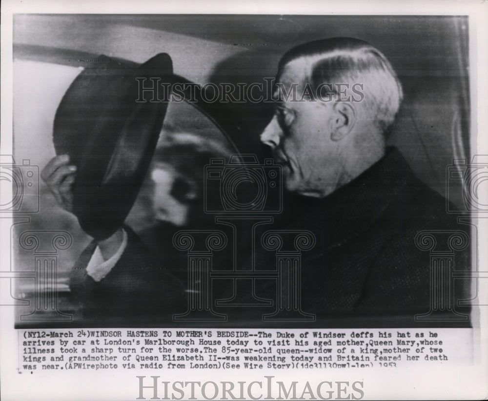 1953 Press Photo The Duke of Windsor visits ailing mother at Marborough House - Historic Images