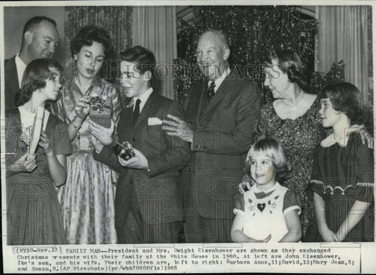 1965 Press Photo Pres. & Mrs. Dwight Eisenhower with family at White House - Historic Images