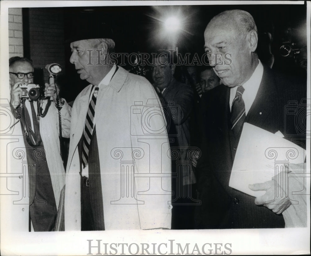 1969 Press Photo Sen Edward M Kennedy's lawyer enter Mass Supreme Court - Historic Images
