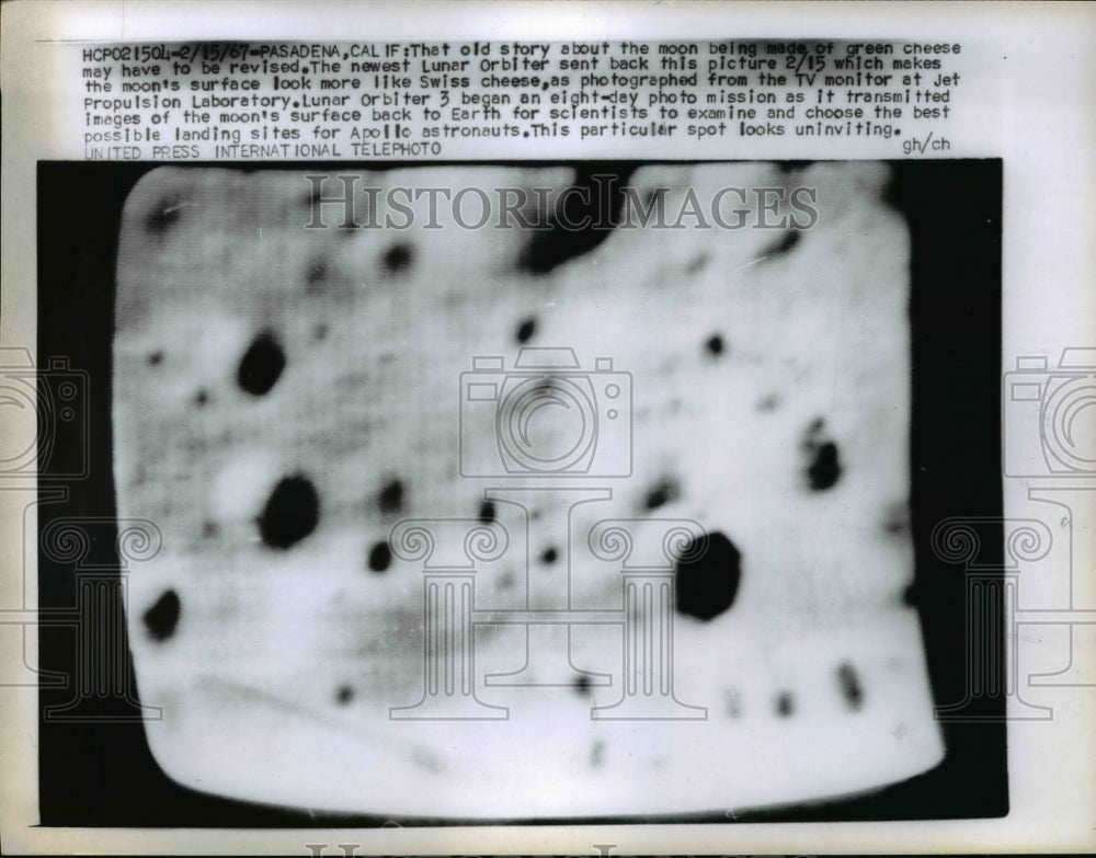 1967 Press Photo Surface of the moon from the TV monitor at Jet Propulsion Lab - Historic Images