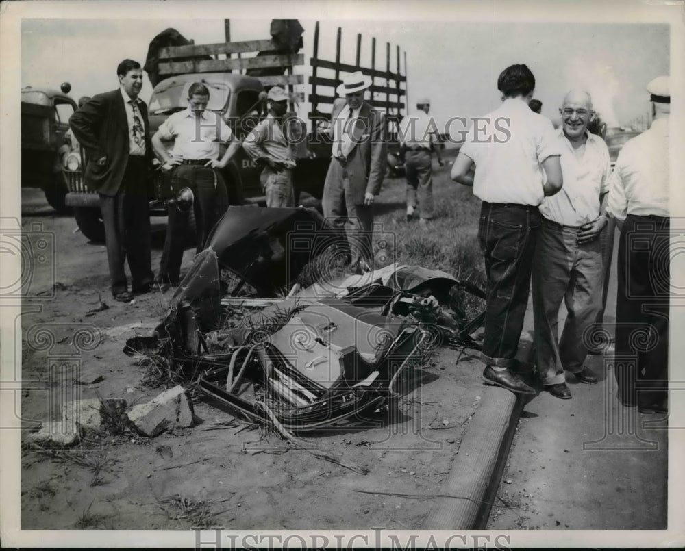 1950 Press Photo Auto wreck on Shore drive Cleveland Ohio - cvw23138 - Historic Images