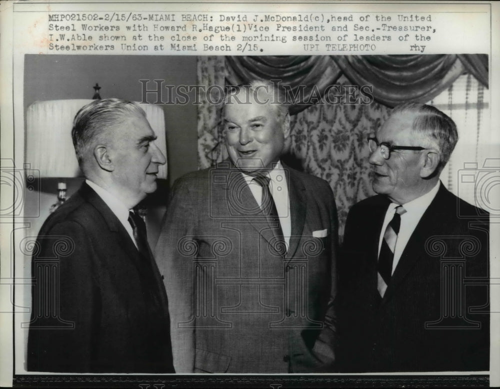1963 Press Photo United Steel Worker Leaders chat after the Union&#39;s session-Historic Images