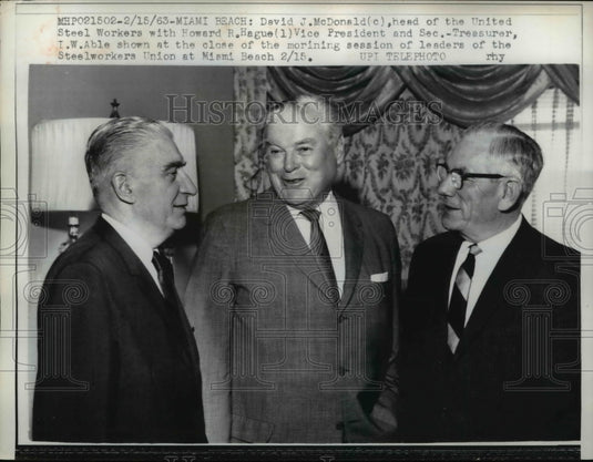 1963 Press Photo United Steel Worker Leaders chat after the Union's session-Historic Images