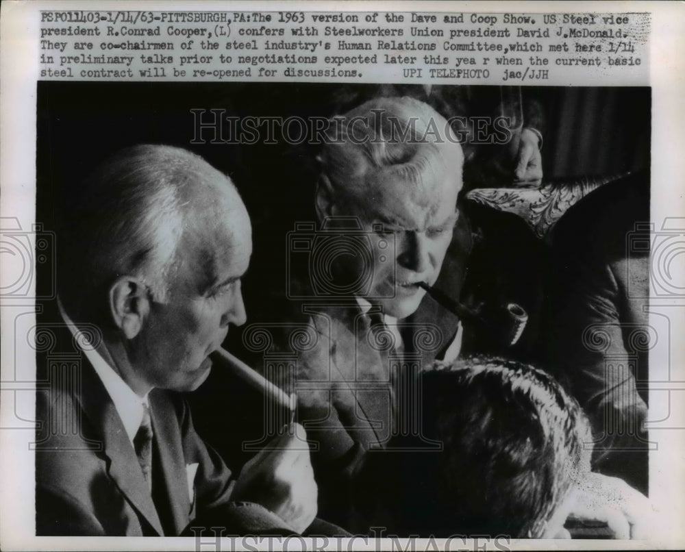 1963 Press Photo US Steel worker R. Conrad Cooper confers with David McDonald - Historic Images