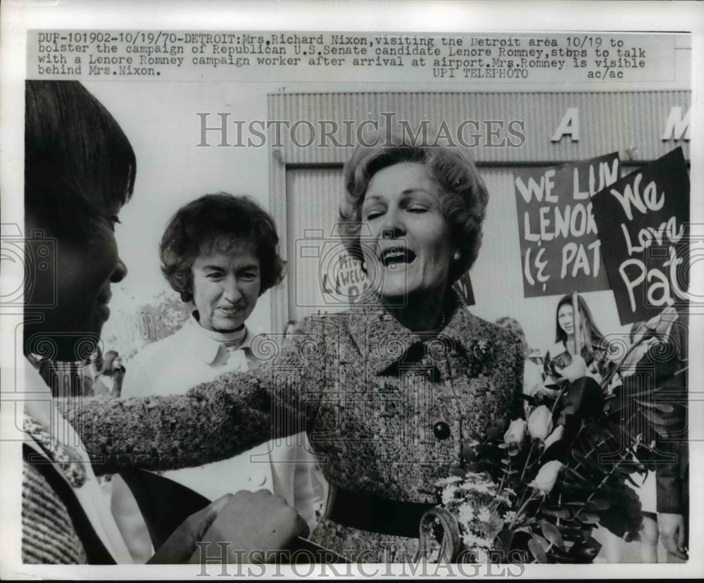 1970 Press Photo Mrs Nixon and Lenore Romney In Detroit Campaigning - cvw23340 - Historic Images