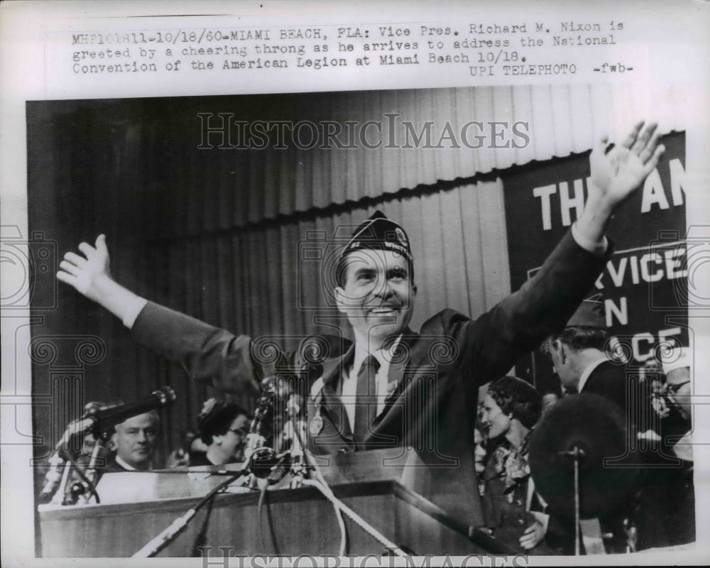 1960 Press Photo VP Nixon arrives to address Natl. Convention of American Legion - Historic Images