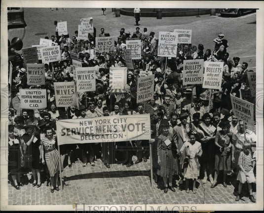 1944 Press Photo Demonstrators plead for federal balloting at a protest in N.Y.-Historic Images