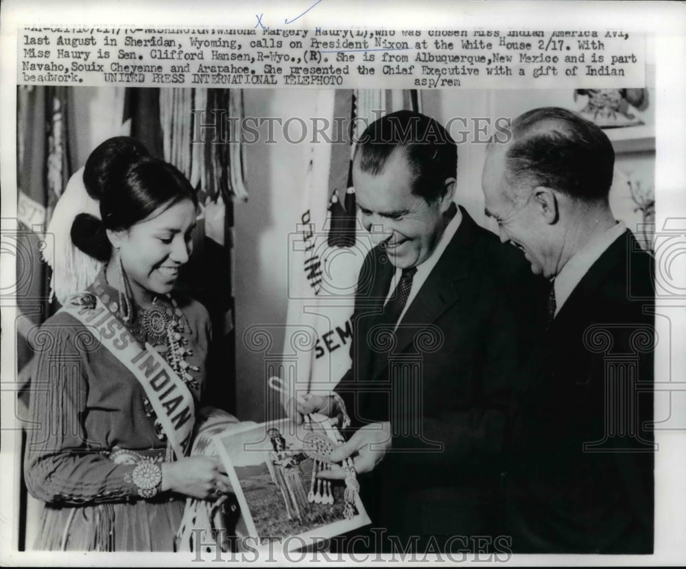 1970 Press Photo Margery Haury, Miss Indian America XVI, calls on Pres. Nixon- Historic Images