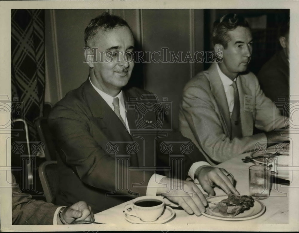 1944 Press Photo Chester Lake, started his hunger strike against the REA. - Historic Images