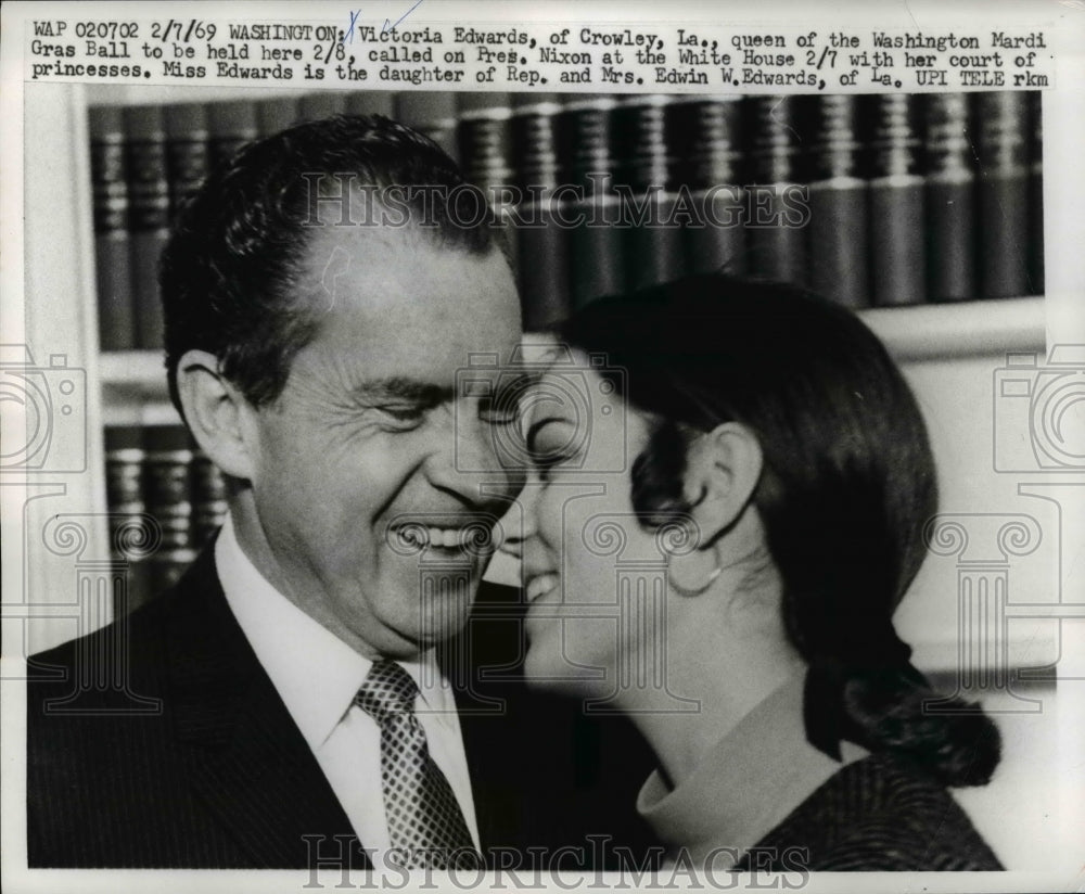 1969 Victoria Edwards, queen of Madri Gras Ball call on Pres Nixon - Historic Images