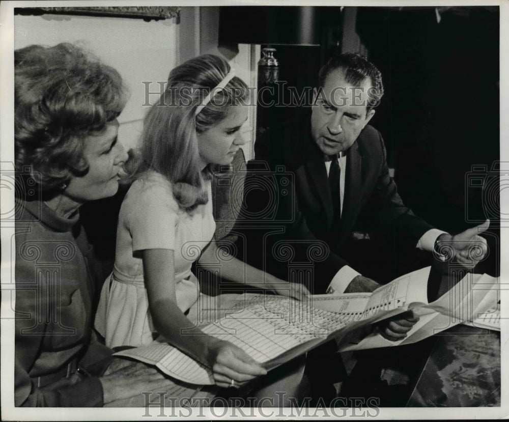 1968 Press Photo Richard M Nixon explains absentee voting to daughter Tricia - Historic Images