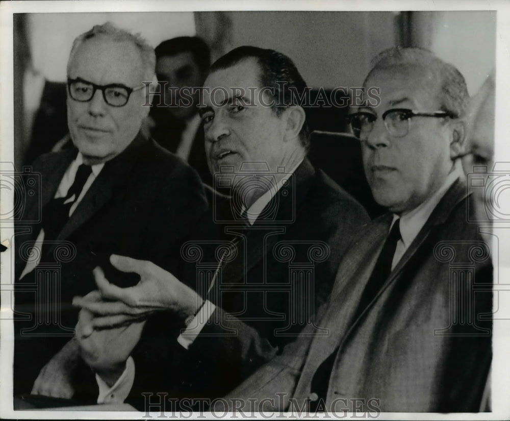 1970 President Richard Nixon meets with the Productivity Commission - Historic Images