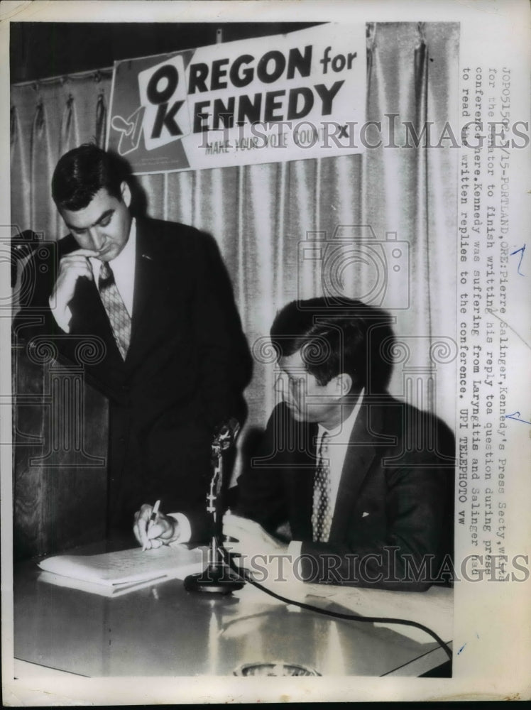 1960 Press Photo Pierre Salinger w/ Sen, Kennedy during a press conference-Historic Images