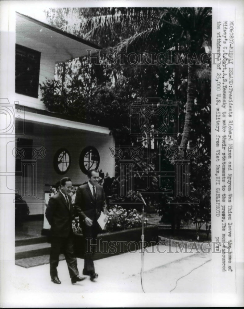 1969 Pres. Nixon & Van Thieu leave home of Capt. A.S. Yesensky - Historic Images