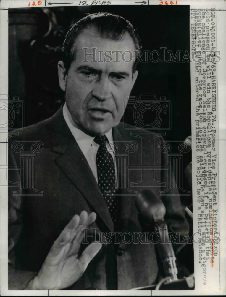 1968 Press Photo Former Vice-President Richard Nixon talks to Newsmen - Historic Images
