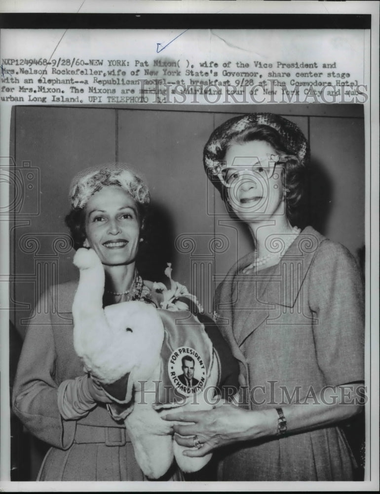 1960 Press Photo Pat Nixon, wife of VP Nixon &amp; Mrs Nelson Rockefeller in NY - Historic Images