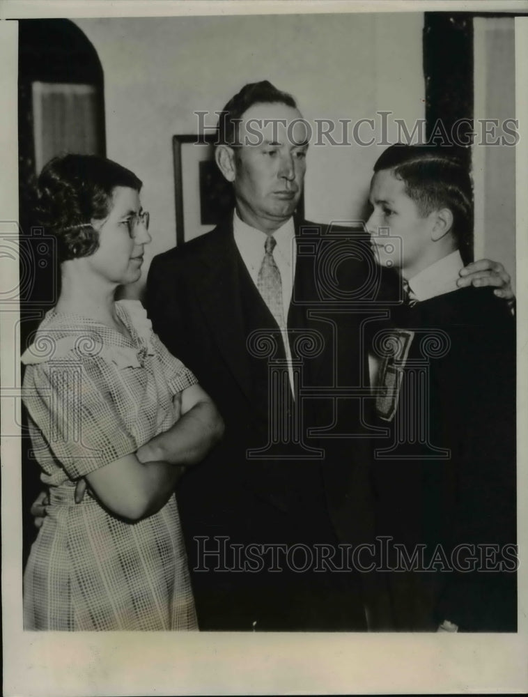 1937 Press Photo Louise Hornbeck&#39;s family, Mrs and Mrs Earl Hornbeck and Forest-Historic Images
