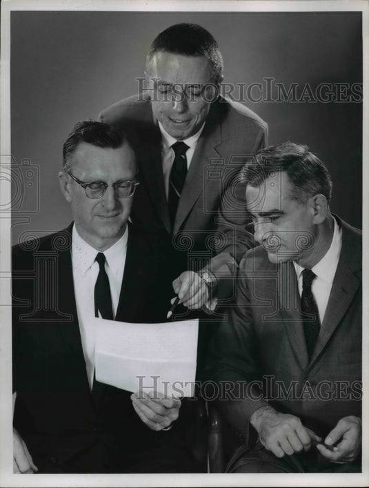 1962 Press Photo Mayor Ralph Locher with Dan O'Laughlin, Bromis Klementoroicz - Historic Images