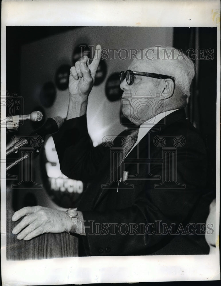 1971 Press Photo AFL-CIO Pres. Meany addresses delegates at seafarer convention - Historic Images