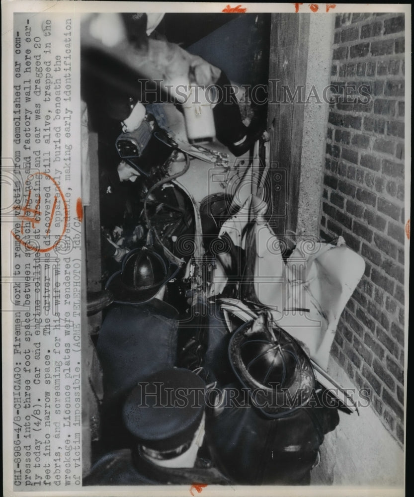 1950 Press Photo Firemen work to remove victim from demolished car-3 ft space-Historic Images