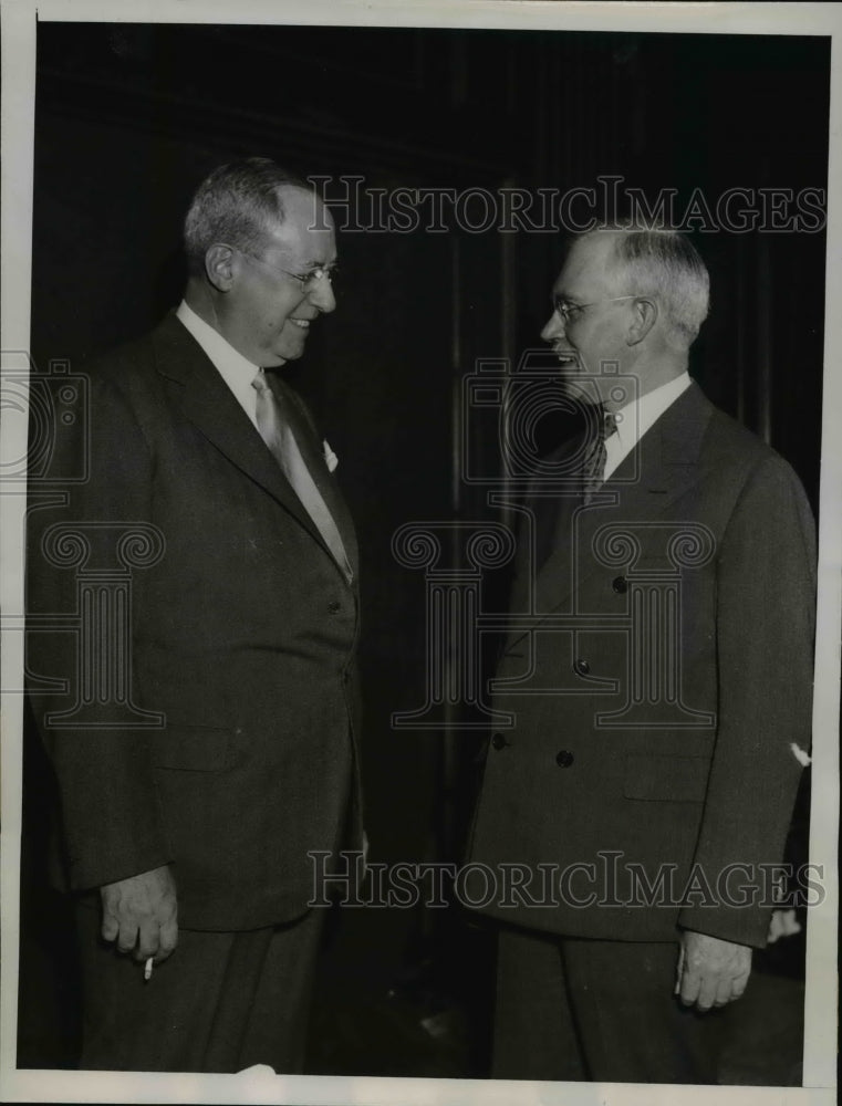 1936 Press Photo Charles Gay and Dr. Carl Parry convene in Cleveland, Ohio - Historic Images