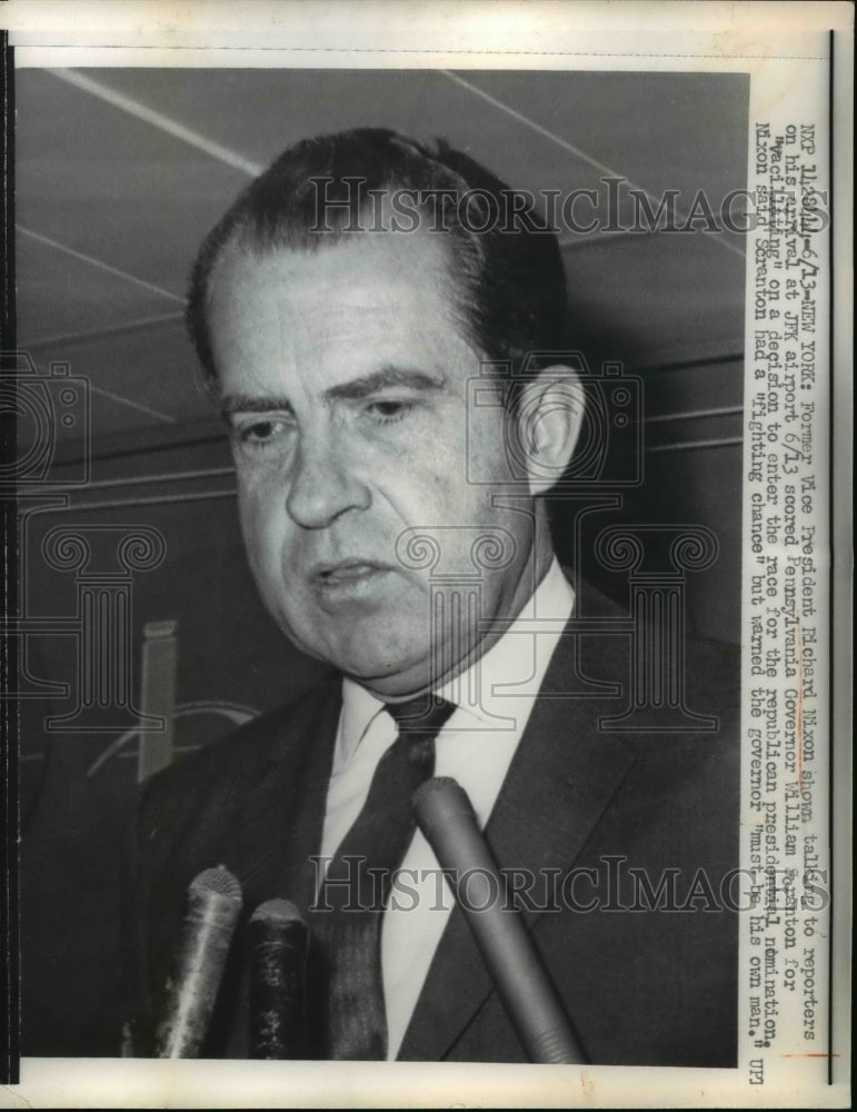 1964 Press Photo Former VP Richard Nixon arriving at JFK Airport in New York - Historic Images