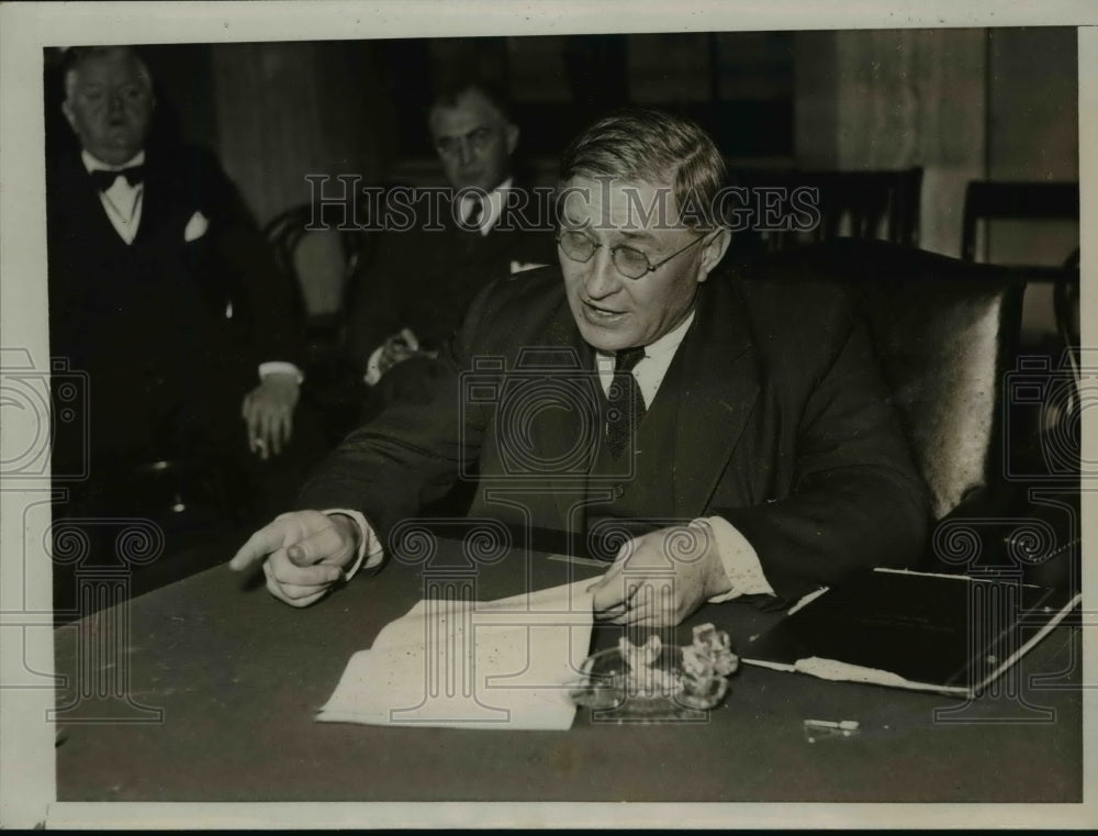 1935 Press Photo E.H. Iverson testifies before the Senate Agriculture Committee - Historic Images