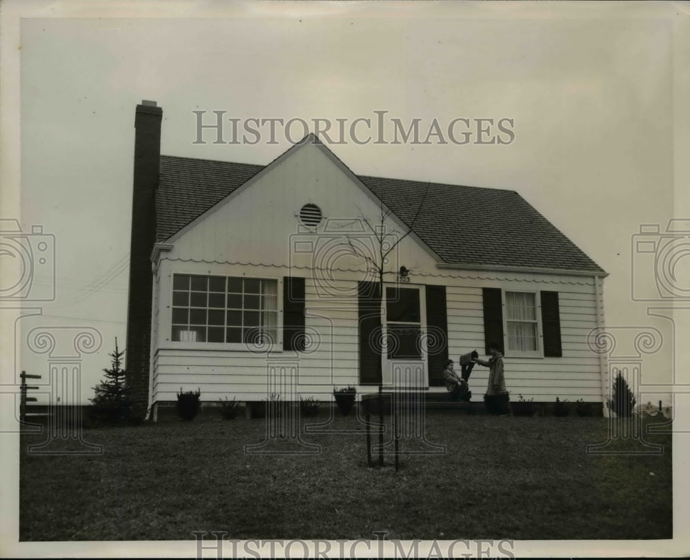 1952 Press Photo Gape House in Cuyahoga Falls, Ohio - cvw24216 - Historic Images