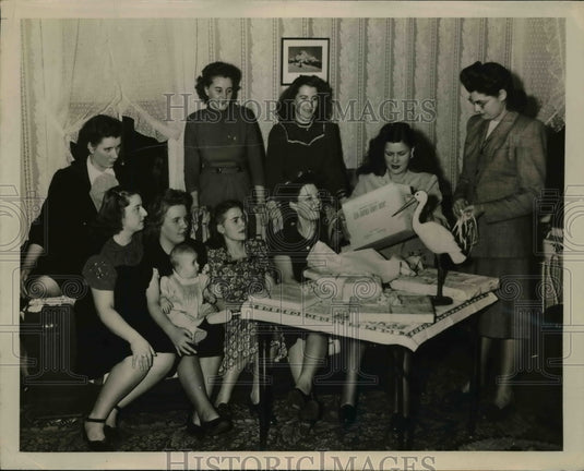 1948 Press Photo Over The Waves Club for War Brides with Mrs. Goul & Mrs. Chase- Historic Images