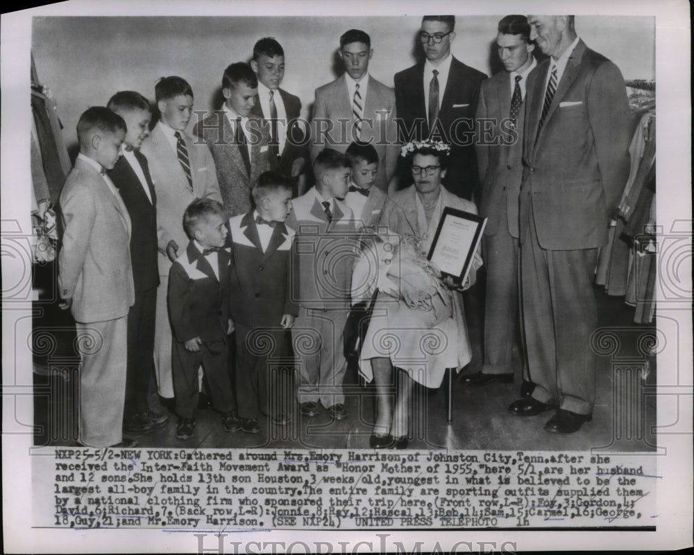 1955 Press Photo Mrs. Emory Harrison receives Honor Mother of 1955 award-Historic Images