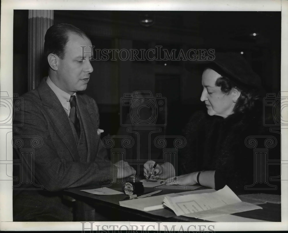 1942 Newbold Morris Registers for Draft by Josephine Sprague Taylor - Historic Images