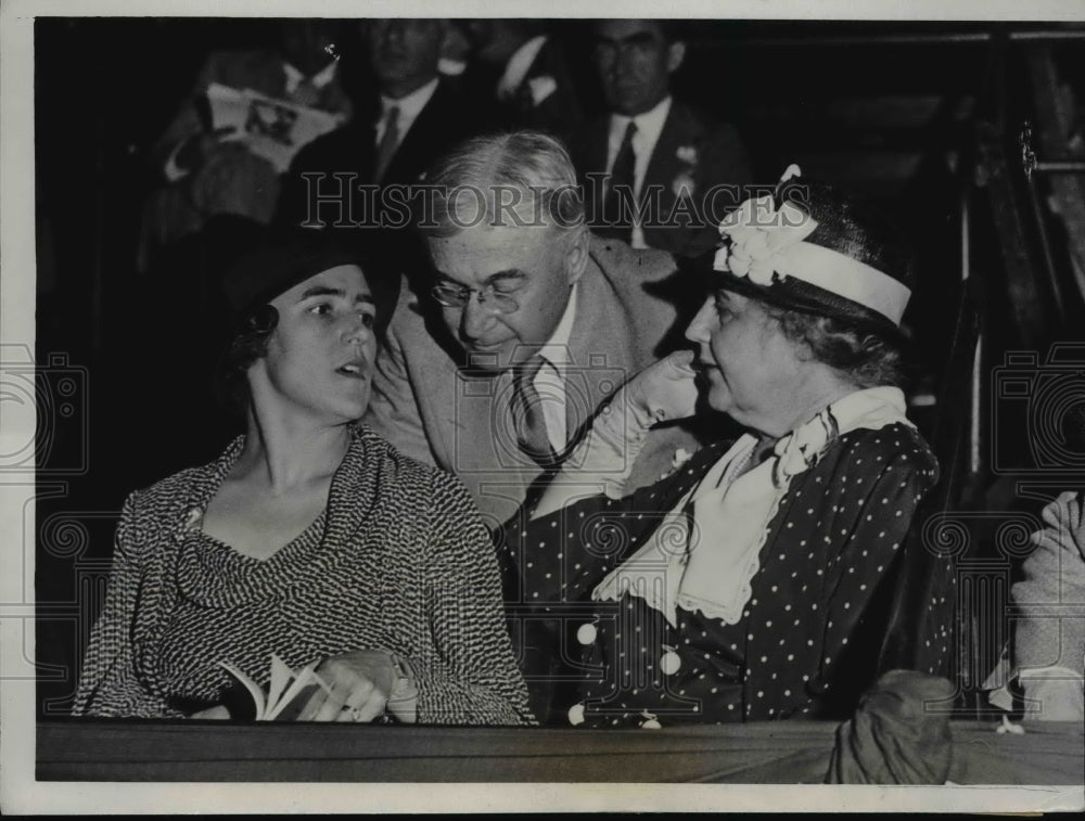 1932 Press Photo Mrs. Wilson, and Mrs. Grayson at the Democratic Convention - Historic Images