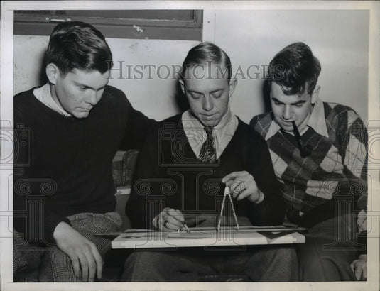 1946 Press Photo Ex GI's continues education at Rhode Island State College - Historic Images