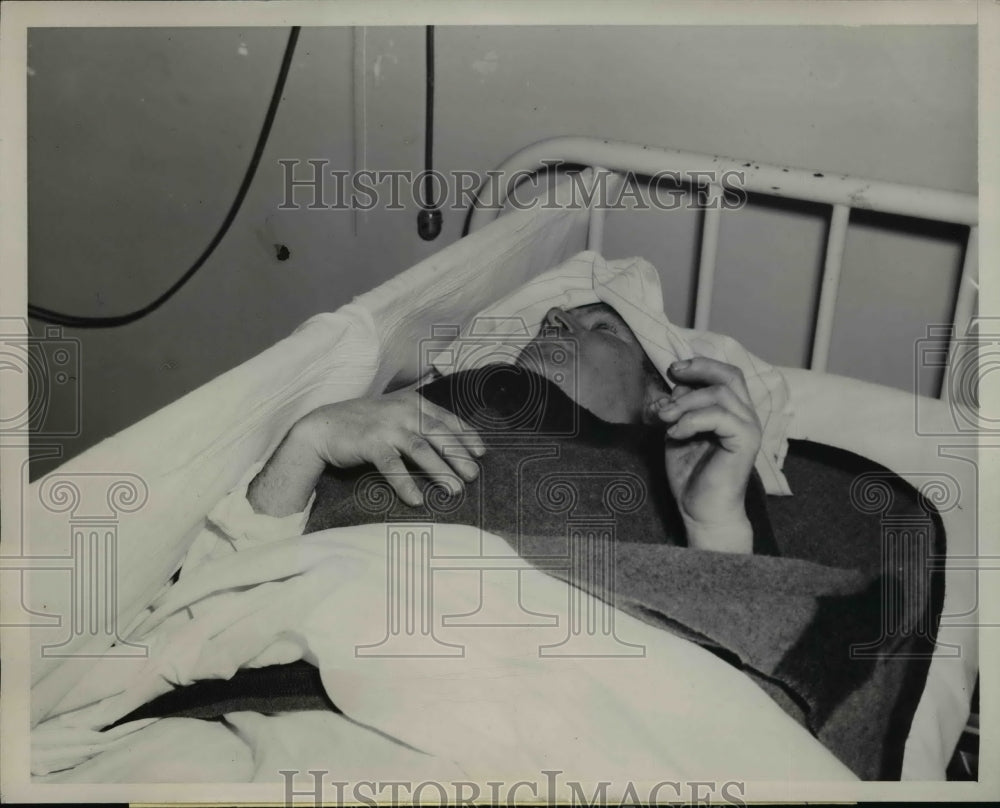 1945 Press Photo Louis Riccardi after delicate heart operation in San Francisco - Historic Images