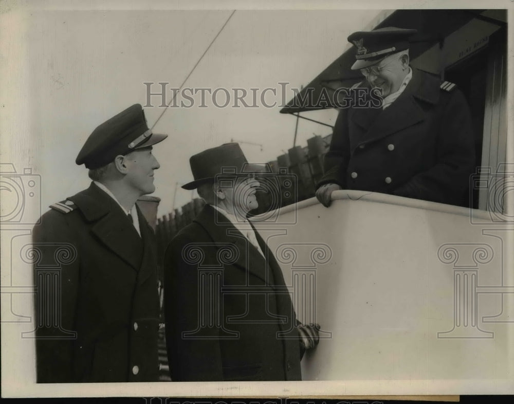 1944 Press Photo Capt FA Tomlin, Iron Ore Boat shipping to Escanaba, Michigan - Historic Images