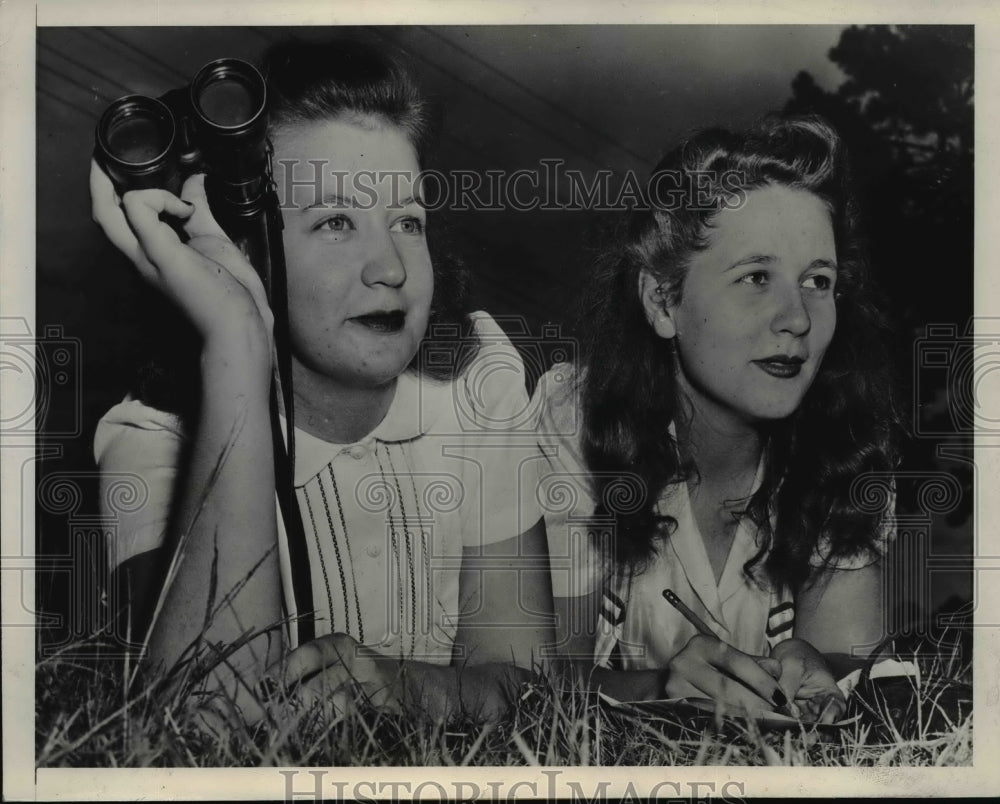 1941 Press Photo Dorothy Satzler, Wingate Junior College student- Plane Spotter - Historic Images