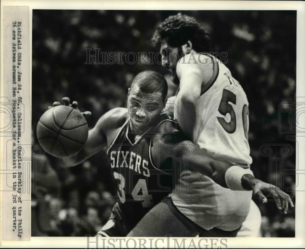 1986 Press Photo Charles Barkley of 76ers Drives Around Cavalier Ben Pouquette- Historic Images