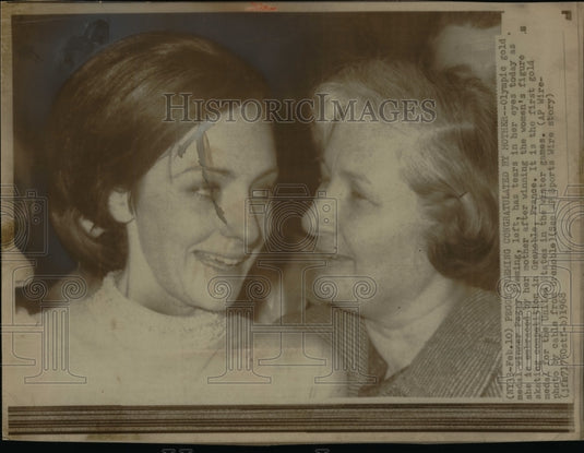 1968 Press Photo Skating-Peggy Flemming, congratulated by her mother in Grenoble - Historic Images