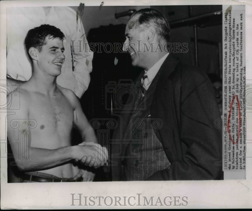 1966 Press Photo Bob Chappuis congratulated by Wolverine coach Fritz Crisler - Historic Images