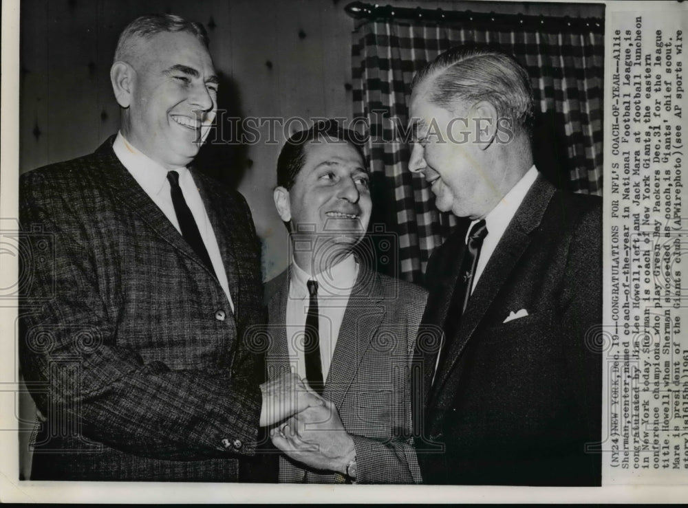 1961 Press Photo NFL coach-of-the-year Allie Sherman with JL Howell &amp; Jack Mara - Historic Images