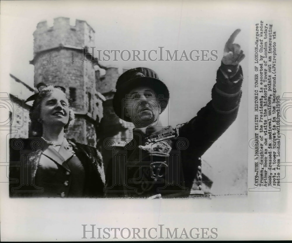 1951 Press Photo Margaret Truman Escorted by Chief Warder Arthur Hook in London-Historic Images