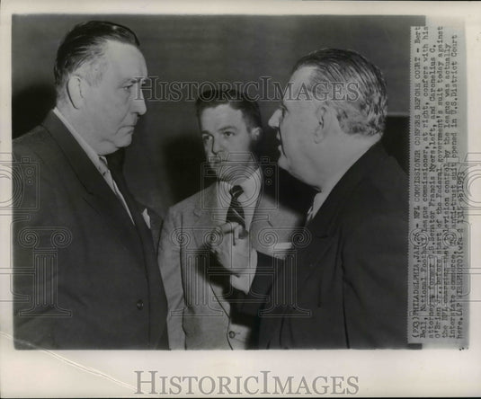 1953 Press Photo NFL Commissioner Bert Bell confers with Myers & O'Brien Jr. - Historic Images